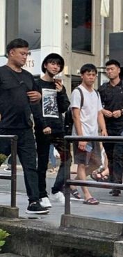 偶遇王俊凯公园锻炼：青春与自律的完美诠释