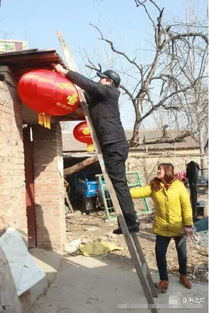 大衣哥的无奈：爬梯子翻墙只为避开骚扰