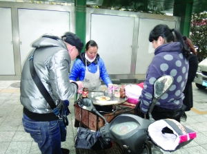 摆摊妈妈林静：为儿筹款背后的真相与感动