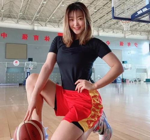 李梦闪耀赛场，四川女篮夺冠之路的幕后英雄