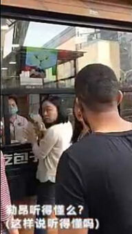 网友怒斥：一男团插队登机事件引发热议