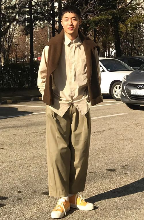 最会穿搭的现偶男主李现：微博之夜上的时尚焦点