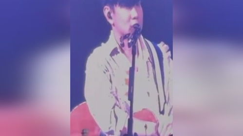 林俊杰纽约演唱会暖心赠送周深荧光棒背后的故事