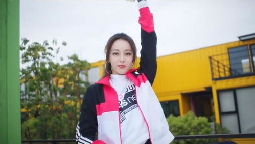 迪丽热巴开推3粉色芭比造型，甜美来袭！