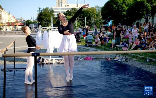 捷克街头艺术的灵魂之旅：一场与自我对话的体验