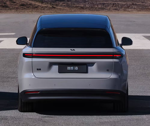 李想解读理想“L”与“i”系列命名深意：领先与智慧的未来