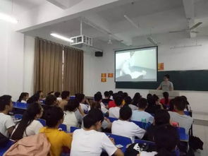 知识传递暖社区，课业辅导助成长：简小知的书法教育之旅