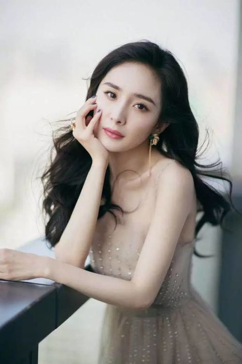 杨幂谈胳膊钙化事件：真实经历与内心独白