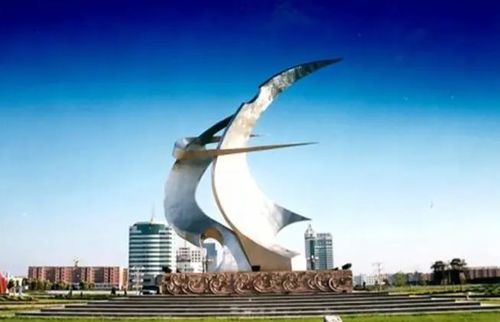 人设的迷雾：第561天后的自我审视