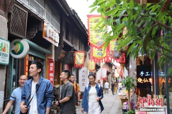 文化中国行：机场里的中华文化之旅