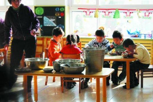 幼儿园老师只发个别小朋友照片，家长心里不舒服怎么办？