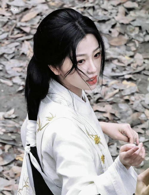 张凌赫回复虞书欣：一场关于友情与事业的互动