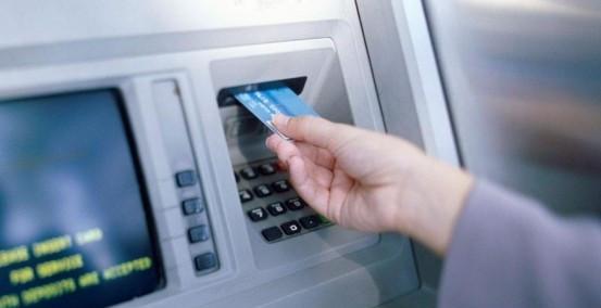 教科书级自救！男童走失后用ATM机成功找到家人