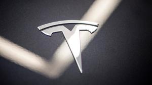 特斯拉FSD入华：自主品牌车企的机遇与挑战