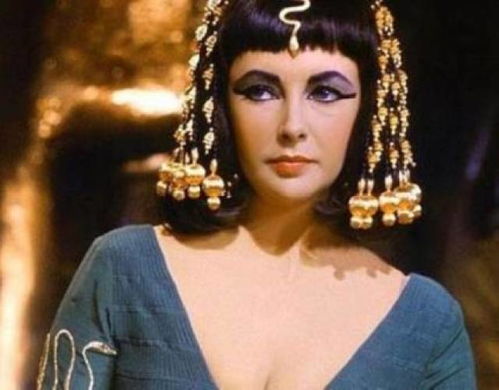 迪丽热巴化身埃及艳后，金发造型惊艳全场！