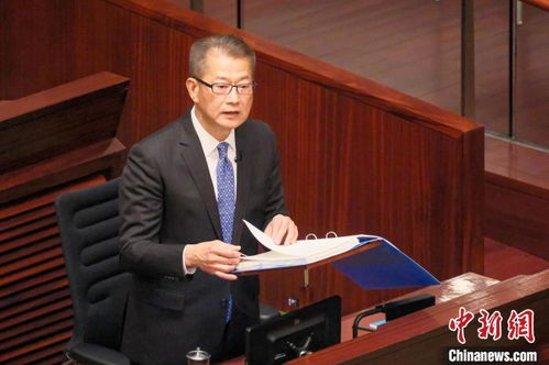 香港公务员“冻薪”背后：财政压力与民生考量