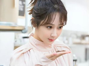 肖战和文淇的合影背后：一场粉丝狂欢与演艺圈的热度较量