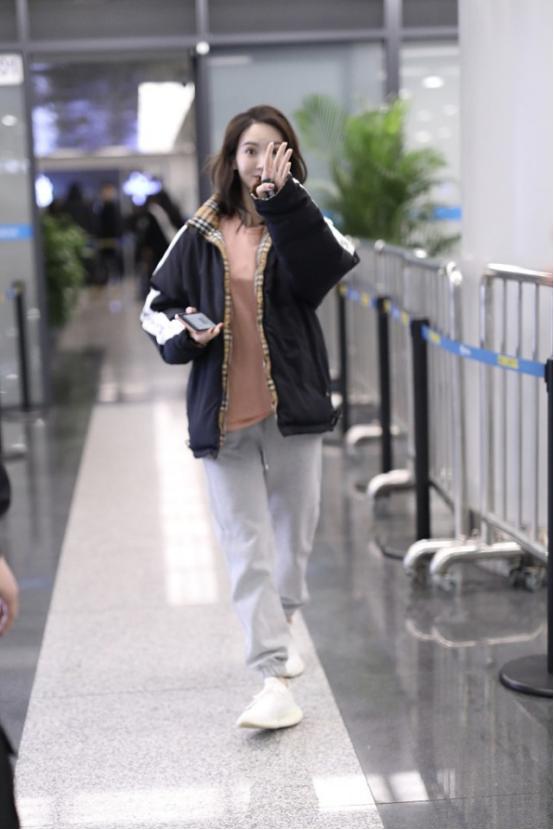 金晨的高定穿搭：一天四套，展现极致优雅