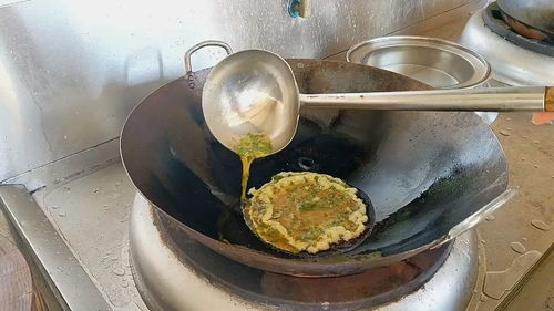 00后男孩靠吃泡面每月攒下3克金豆，他的理财秘籍令人惊叹