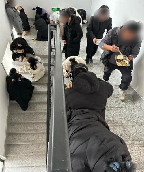 从象牙塔到横店片场：研究生的双面人生