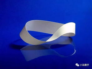 用莫比乌斯环的视角解读《滤镜》：一场关于无限循环的思考