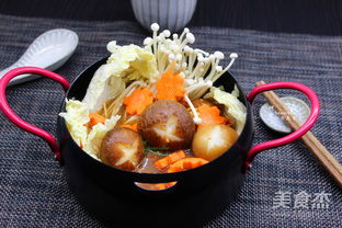 素菜锅子：一场冬日里的温暖治愈