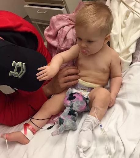 育儿嫂梦中惊叫翻滚，婴儿被压伤！背后真相令人深思