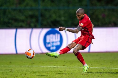 卡兰加直红被罚下：那一刻，我见证了球场上的戏剧性瞬间