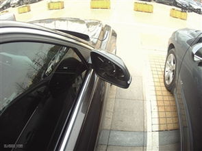 四五十辆车反光镜被砸？真相大揭秘