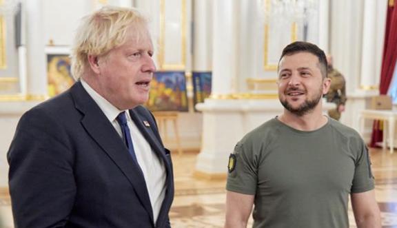 泽连斯基到访英国，我亲历的震撼与思考