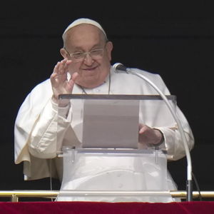 罗马教皇方济各健康状况牵动全球：一位信徒的深切关注