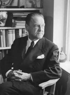 浅谈毛姆的自传体小说《人性的枷锁》：一场关于自我与命运的深刻对话