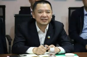 尴尬瞬间：特朗普多次打断英国首相讲话，现场气氛微妙