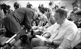 亲历者说：一个美国记者眼中的白宫内部争执