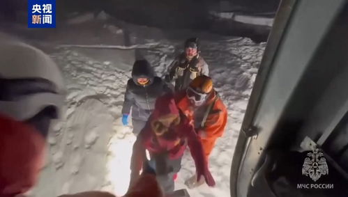 惊险！亲历俄罗斯300名冰钓者被困浮冰后的生死救援