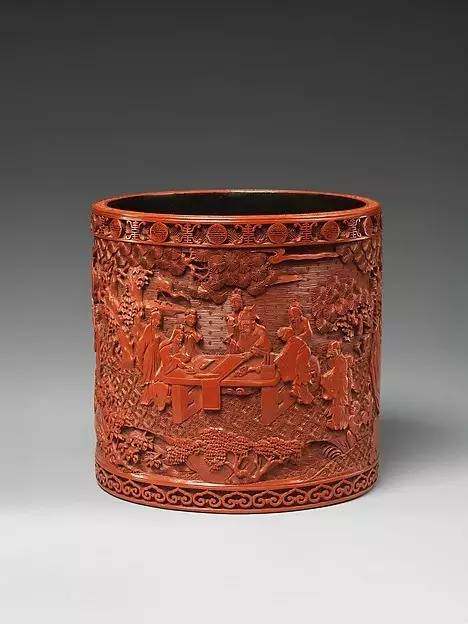 跟着故宫学漆器：剔红云龙纹盝顶式长方盒的惊艳之美