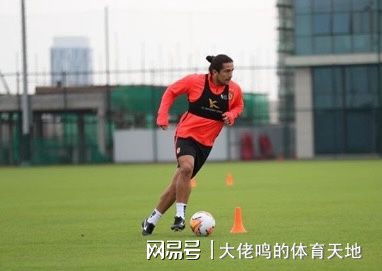 洛国富的退役生活：从绿茵场到新旅程