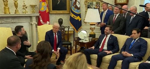 乌总统被质问不穿西装：一场关于礼仪与身份的争议