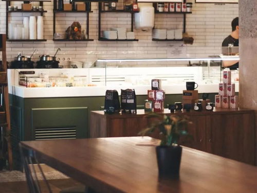 小县城里的饮品店奇迹：一年只忙三月，收入撑起全年