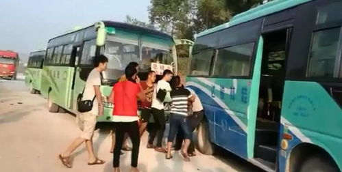 职场尴尬事件：我在公司班车上尿裤子后被开除的离奇经历