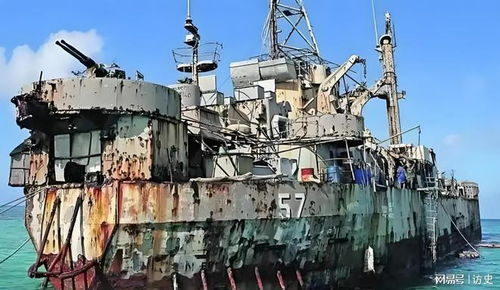 菲律宾非法坐滩军舰冒黑烟，真相竟是焚烧垃圾？