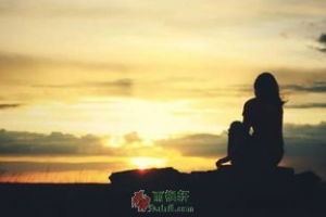 海滨的沉思：在生命的浪潮中感悟自我