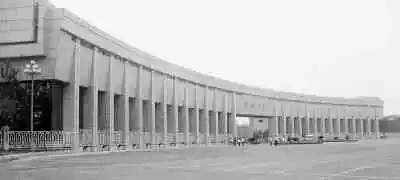 38亩大学校门竟然是卷帘门？我的亲身经历告诉你真相