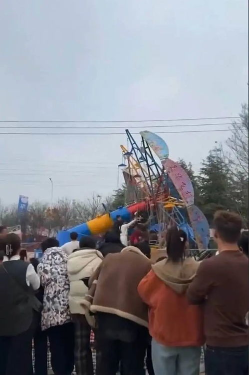 亲历者讲述：河南镇平飞椅事故背后的惊魂一刻
