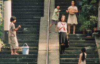 在无人知晓的清晨，他弄丢了唱情歌的诗人