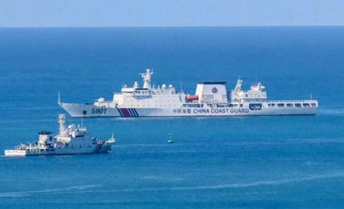 菲律宾非法“坐滩”军舰冒黑烟，真相令人深思