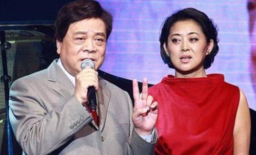 倪萍赵本山同框吃瓜，春晚舞台再续前缘？