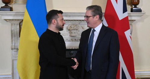 泽连斯基与斯塔默的合影背后：一次国际友谊的见证