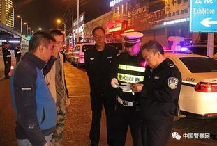 新疆交警用“馕言文”劝诫飙车炸街：幽默执法背后的故事