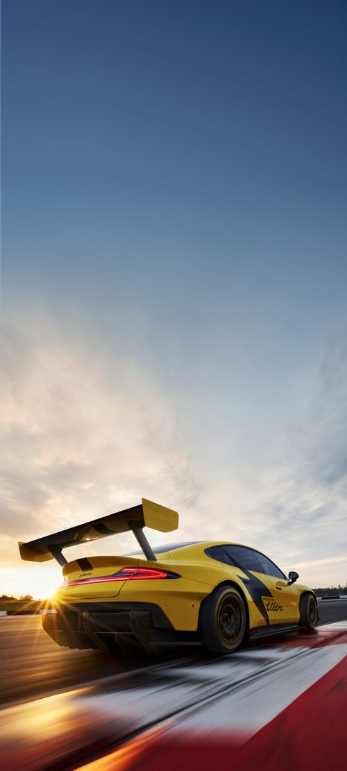 小米SU7 Ultra首批交付现场：见证科技与梦想的交汇